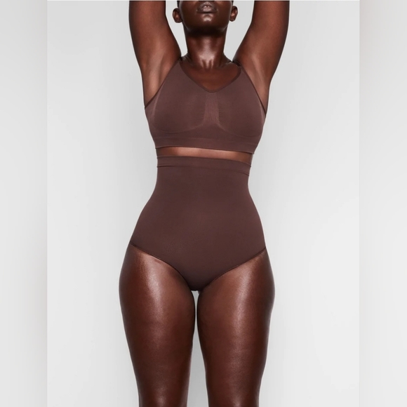 NWOT SKIMS SCULPTING HIGH WAIST BRIEF/ NWOT/ COCOA/S/M - Picture 3 of 10